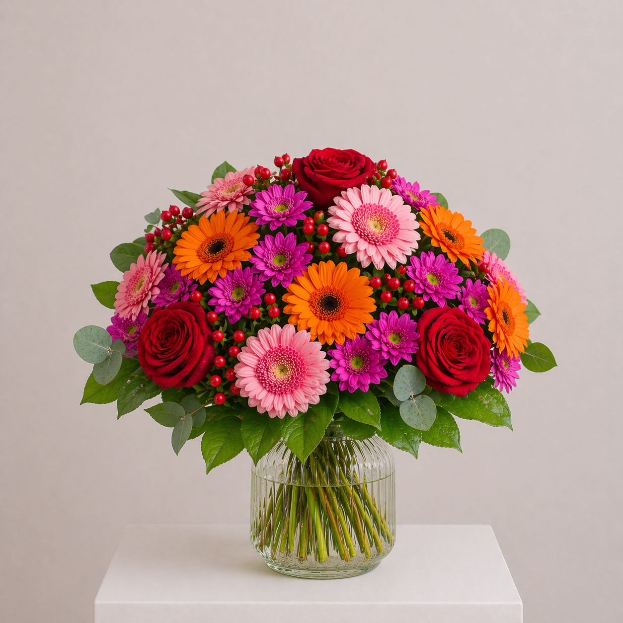 Bunter Blumenstrauß mit Rosen, Gerbera und Chrysanthemen