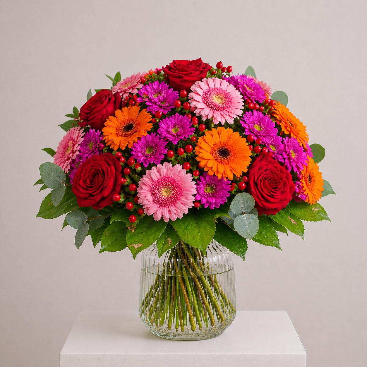 Bunter Blumenstrauß mit Rosen, Gerbera und Chrysanthemen