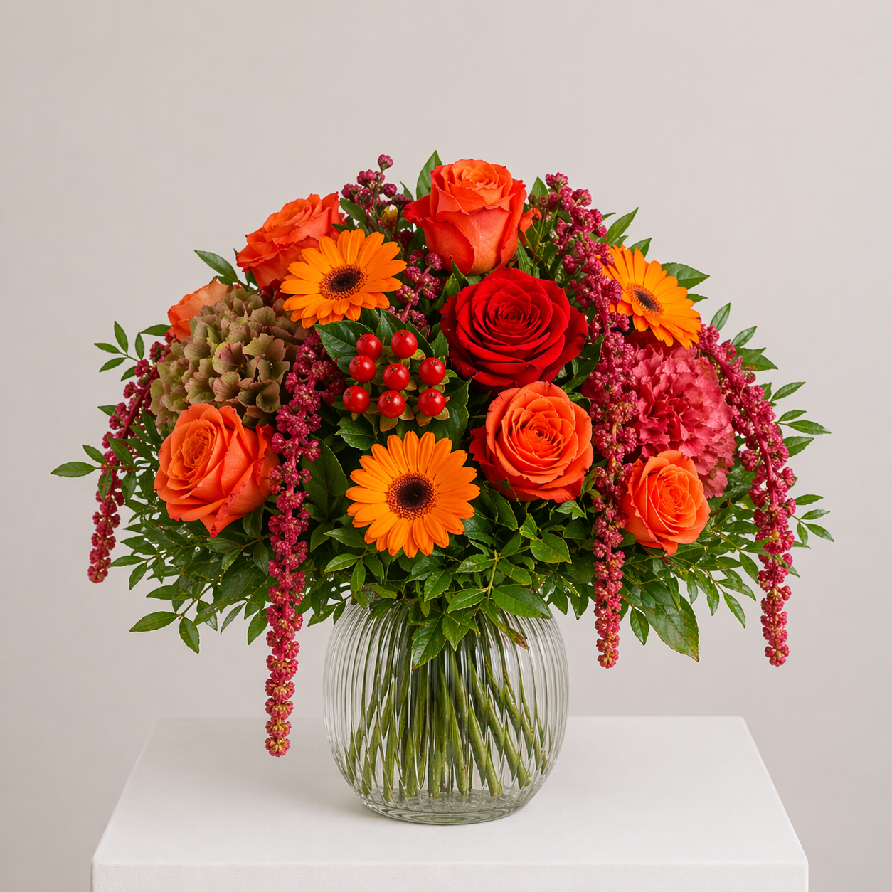 Warmer Blumenstrauß mit Rosen, Gerbera und Eukalyptus